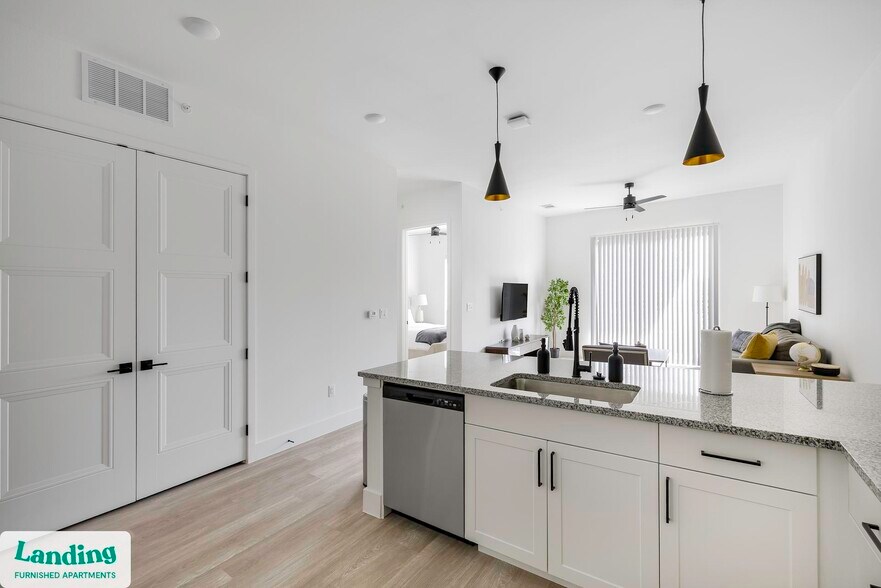 Building Photo - 650 E Sycamore St