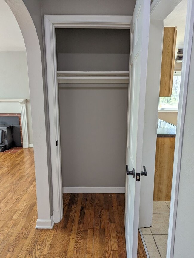 Building Photo - AVAILABLE NOW! - 2 Bedroom / 1 Bath Home in Great Beavercreek Neighborhood!