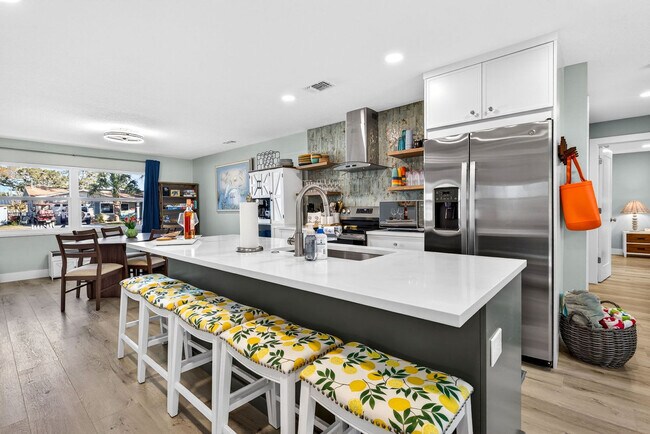 Building Photo - 1412 Gladys Cir