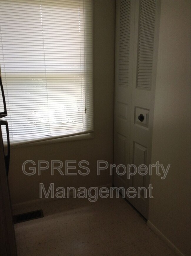 Building Photo - 317 Garden Hill Dr
