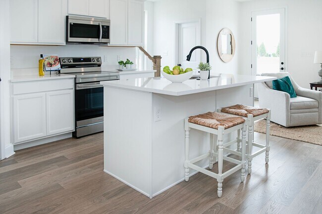 Building Photo - Modern 3BR Townhome with 2-Car Garage at Clover Ridge!