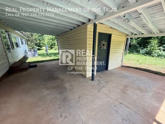 Building Photo - 102 Horseshoe Bend
