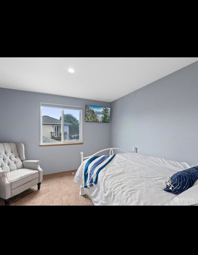 Building Photo - 4331 149th Pl NE