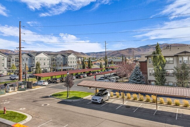 Building Photo - 1051 500 E