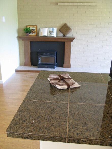 Building Photo - 2337 Minor Ave E