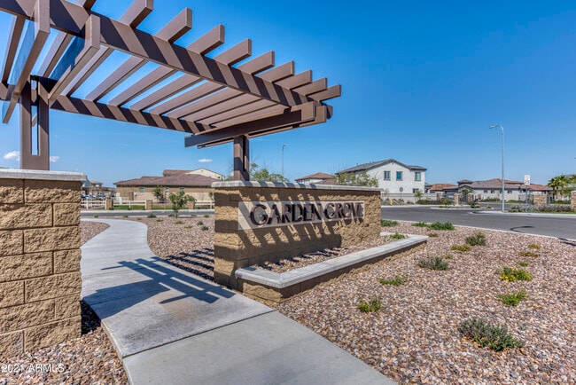 Building Photo - 8410 W Palmaire Ave