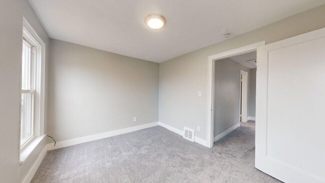 Building Photo - Lorain/W.73 neighborhood, updated 3 bed/1 bath single family house.