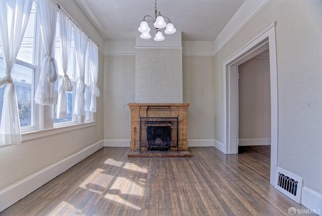 Building Photo - 1218 York St