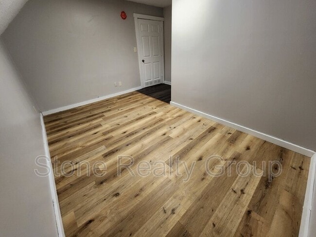 Building Photo - 610 S 5th St