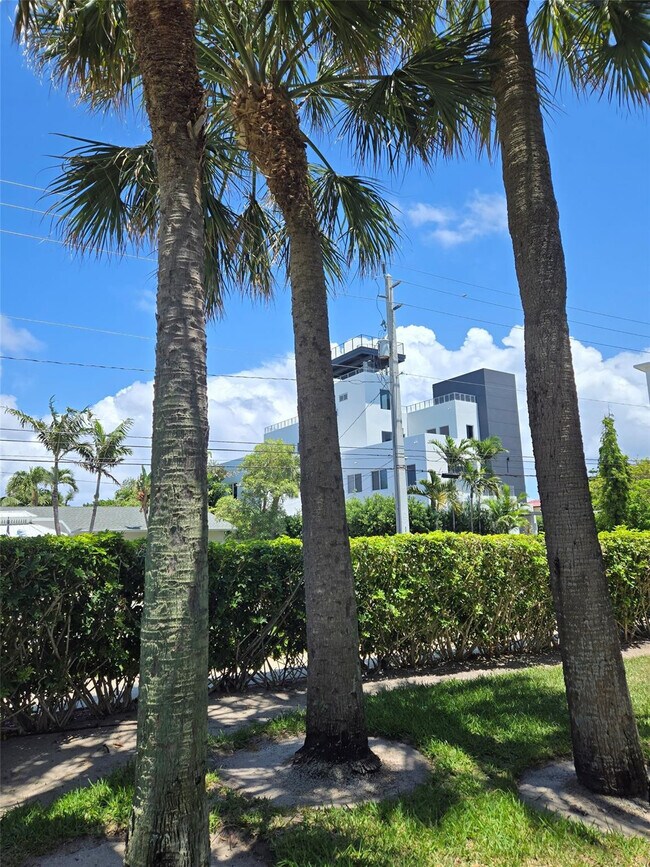 Building Photo - 505 NE 20th Ave