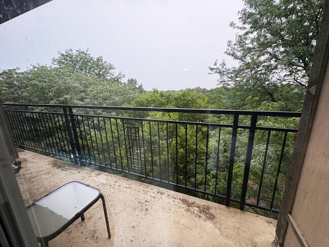 Building Photo - 5810 Oakwood Dr