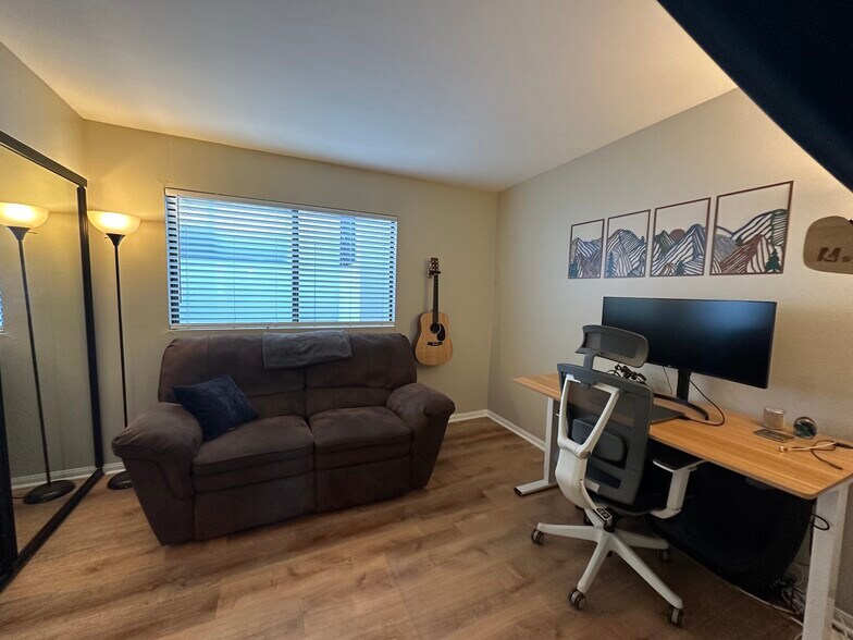 Building Photo - 4385 Georgia St