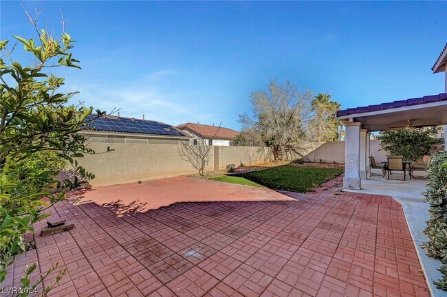 Building Photo - 2708 Langlade Ave