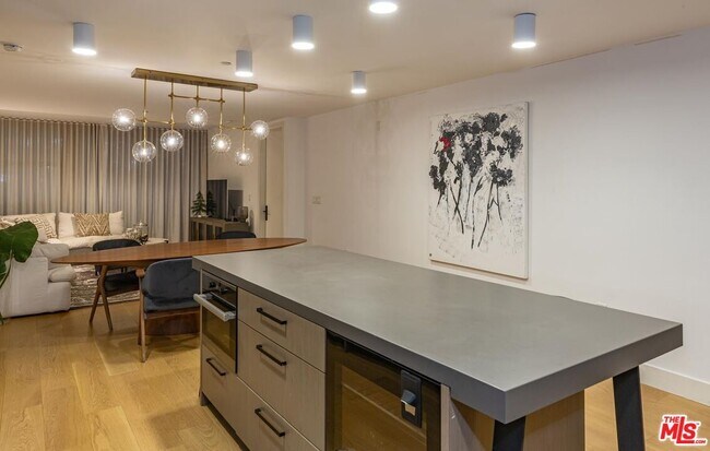 Building Photo - 10777 Wilshire Blvd