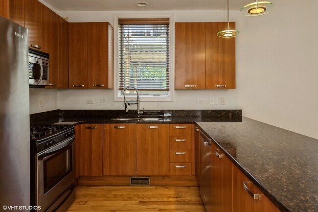 Building Photo - 4012 S Indiana Ave