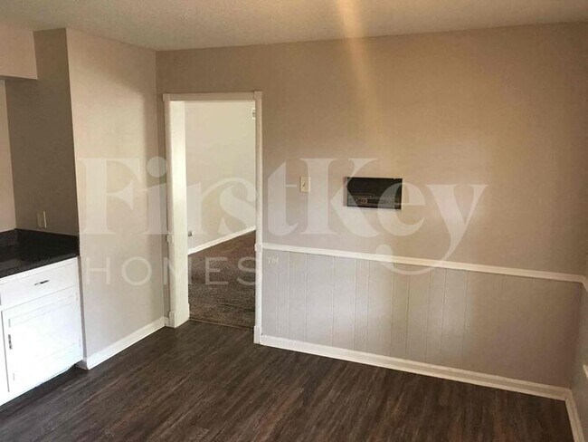 Building Photo - 2097 Meadowview Lane