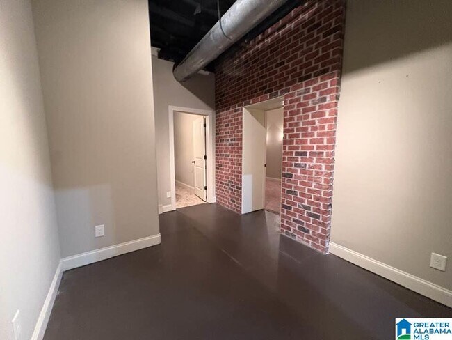 Building Photo - 305 Heritage Dr