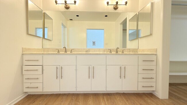 Building Photo - Spacious 4-Bedroom + Bonus Room Home with ...