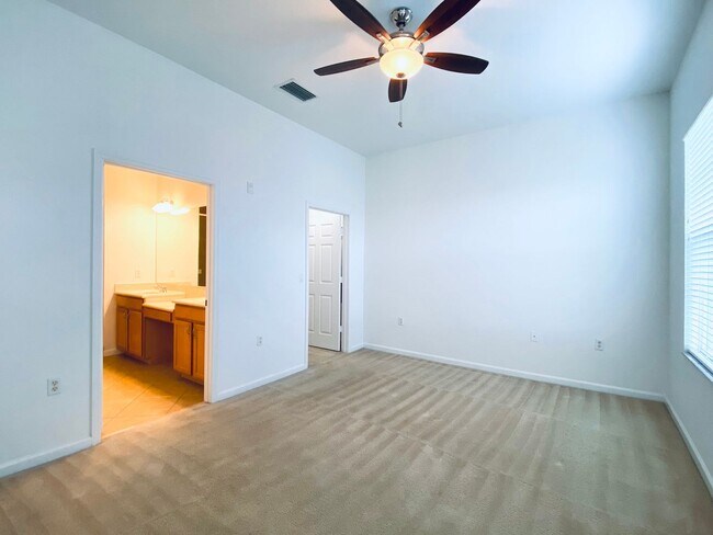Building Photo - Baldwin Park Beauty! 3 Bed, 2 Bath 3rd Flo...