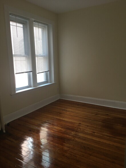 Building Photo - 14 Parkway Rd