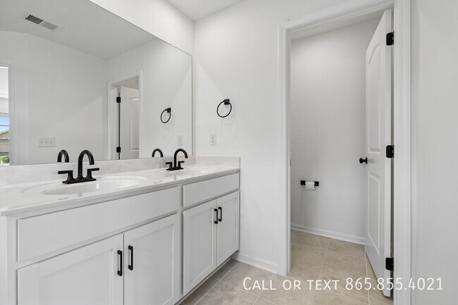 Building Photo - 515 Forsberg Ct