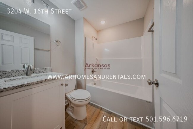 Building Photo - 3204 W 16th St