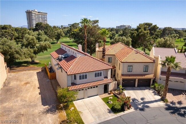 Building Photo - 2845 Queens Courtyard Dr