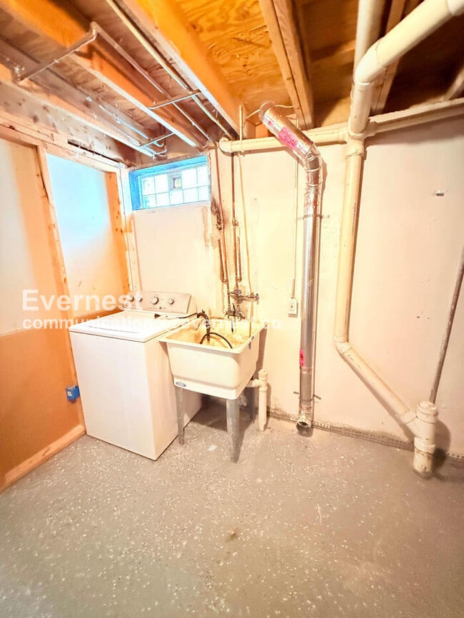 Building Photo - 3 Bed/1 Bath Home with Modern Amenities / Pet-Friendly / Vouchers Accepted / Available Now!