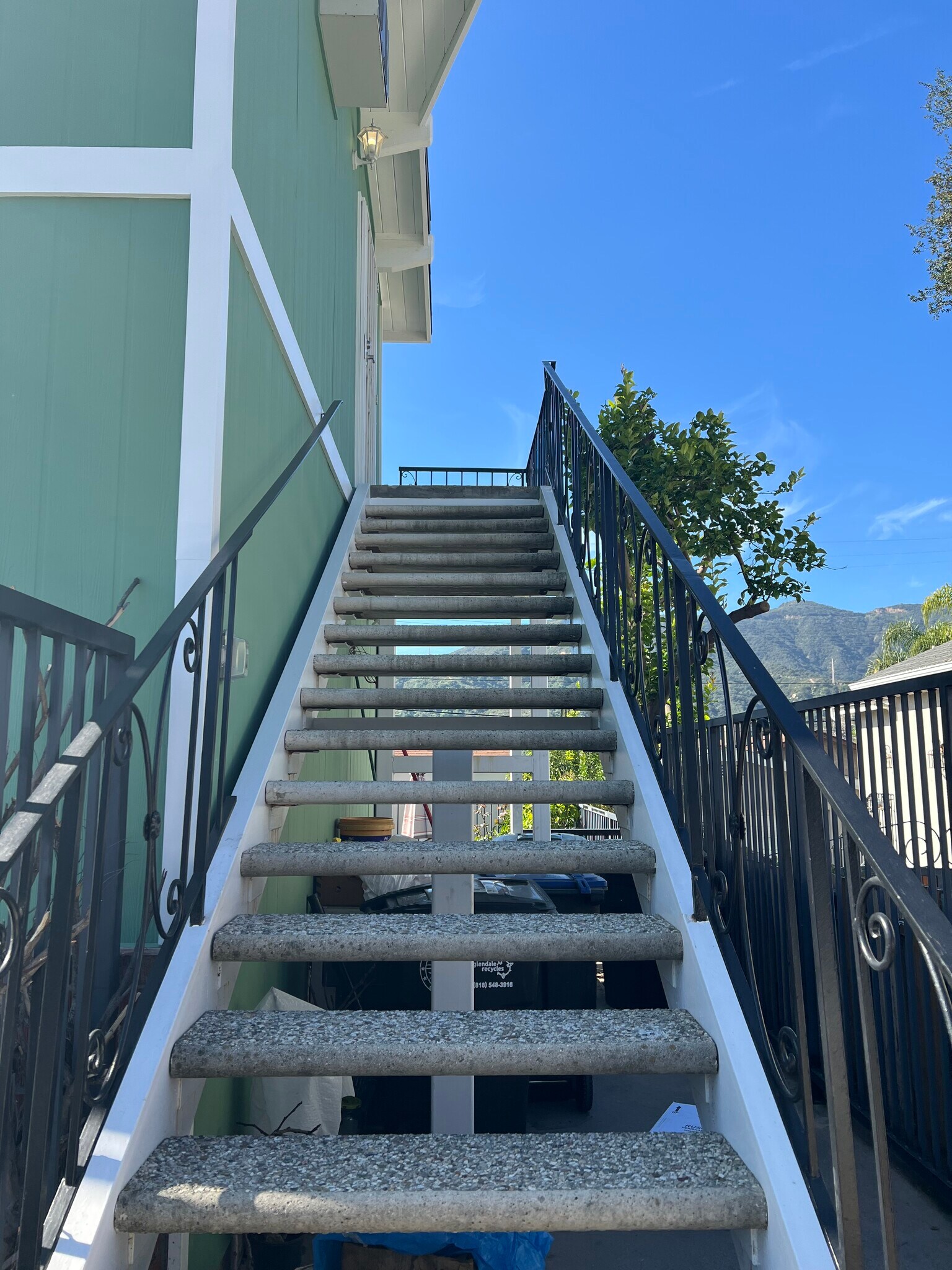 Building Photo - 3829 Rosemont Ave