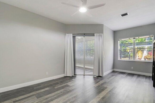 Building Photo - 3033 SE Brierwood Pl