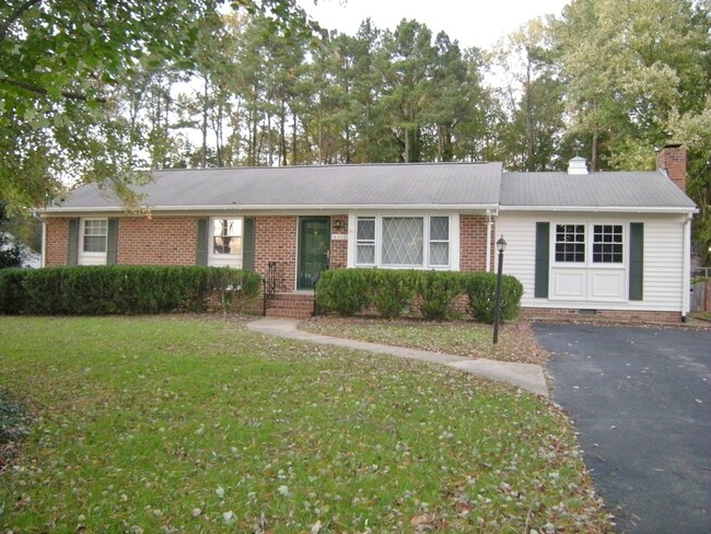 Primary Photo - Brick Ranch in Hanover off Atlee Rd.