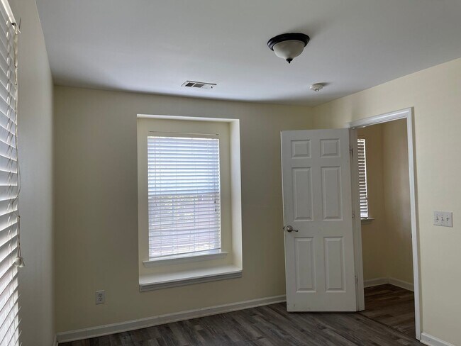 Building Photo - Home in Sable Glen for Rent - South Fulton