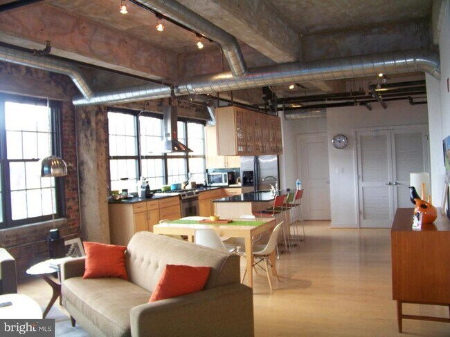 Building Photo - 234 Holliday St