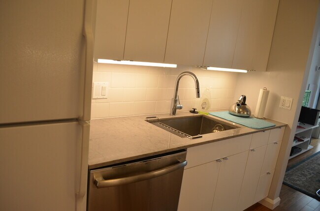 Building Photo - 440 N McClurg Ct