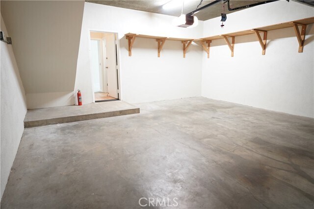 Building Photo - 14025 Riverside Dr