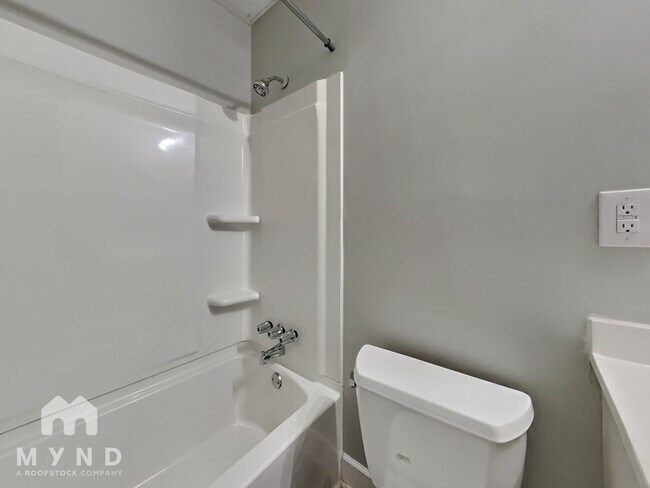 Building Photo - 1027 River Bend Ct