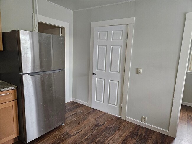 Building Photo - 21 Baldwin St