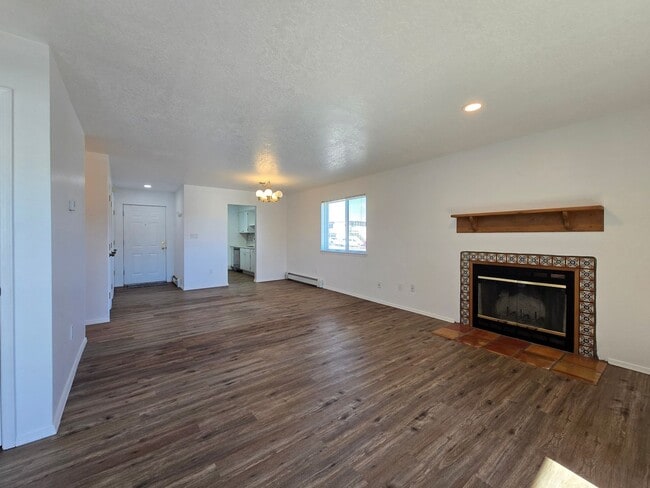 Building Photo - 1300 Iris St