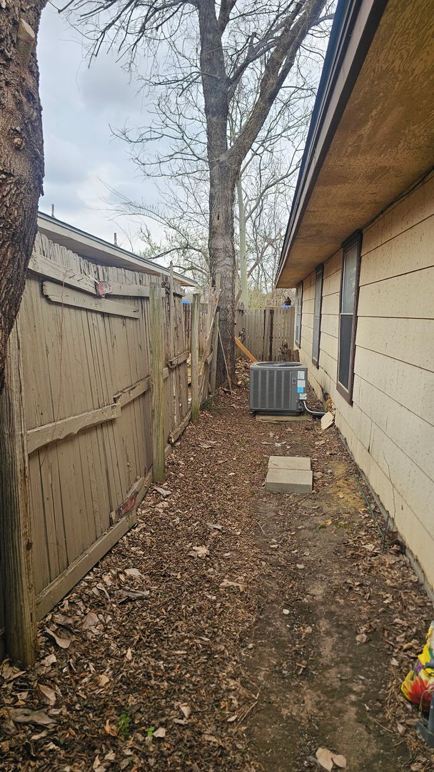 Building Photo - 1002-1002 Mulkey Ln