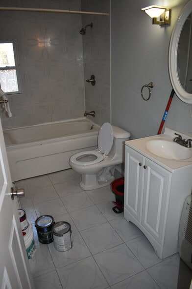 Building Photo - 85 Cedar Dr