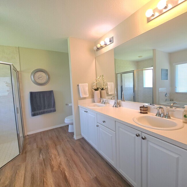 Building Photo - 1747 N Dovetail Dr