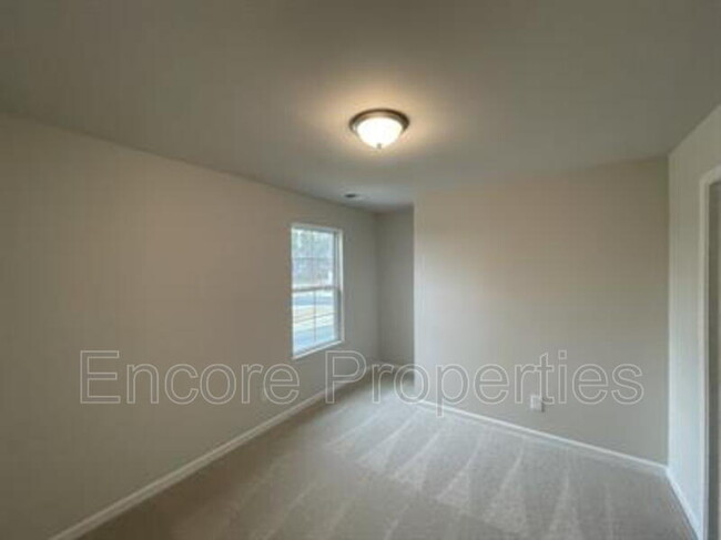 Building Photo - 800 Bellewood Gardens Dr