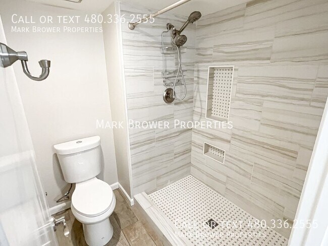 Building Photo - 4102 E Woodland Dr