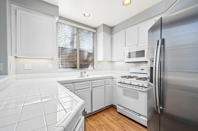 Building Photo - 2726 Dunstan Dr