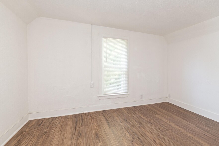 Living room - 1221 Wells Pl