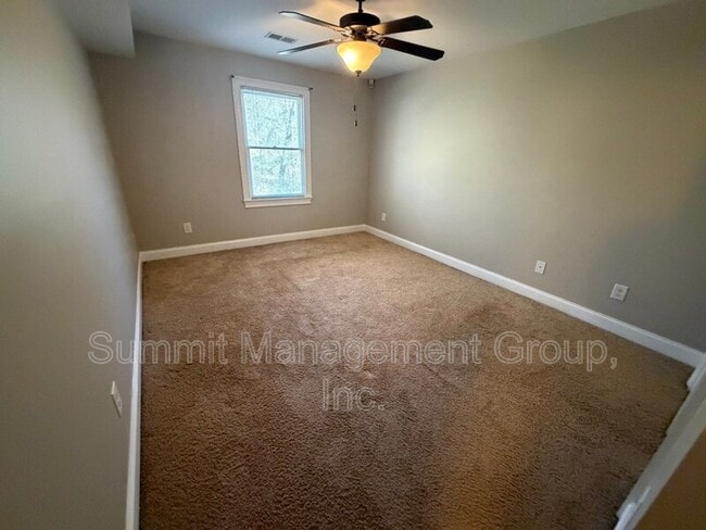 Building Photo - 2405 Twin Creek Ct SW