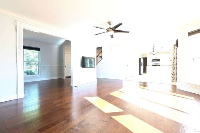 Building Photo - 5 Bed 3.5 Bath Chesterfield Charmer