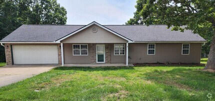 Building Photo - Fenced home!