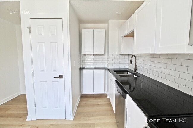 Building Photo - Fully Renovated 1 Bedroom in Union Hill