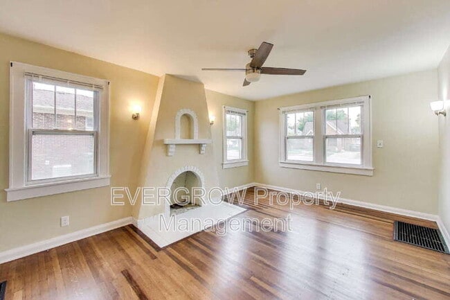 Building Photo - 5244 E 10th St